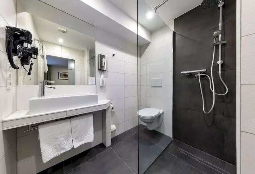 Talo 1 Makuuhuone, Akzent Hotel Restaurant Roter Ochse Rhens Bei Koblenz