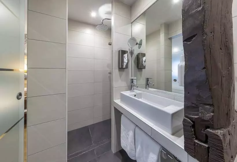 Talo 1 Makuuhuone, Akzent Hotel Restaurant Roter Ochse Rhens Bei Koblenz