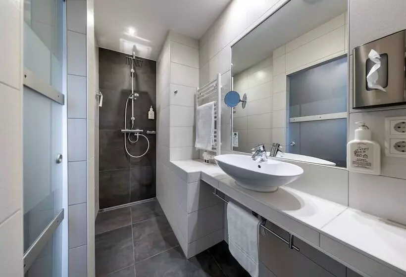 Standard Yhden Hengen Huone, Akzent Hotel Restaurant Roter Ochse Rhens Bei Koblenz