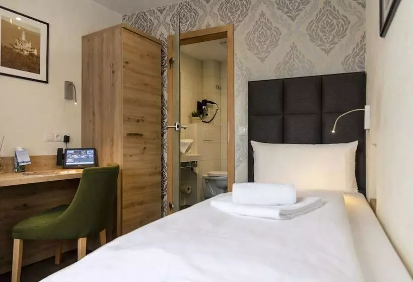 Standard Yhden Hengen Huone, Akzent Hotel Restaurant Roter Ochse Rhens Bei Koblenz