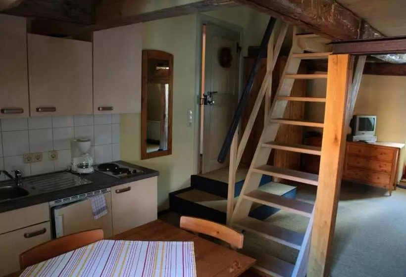 Perhestudio, Am Hoken