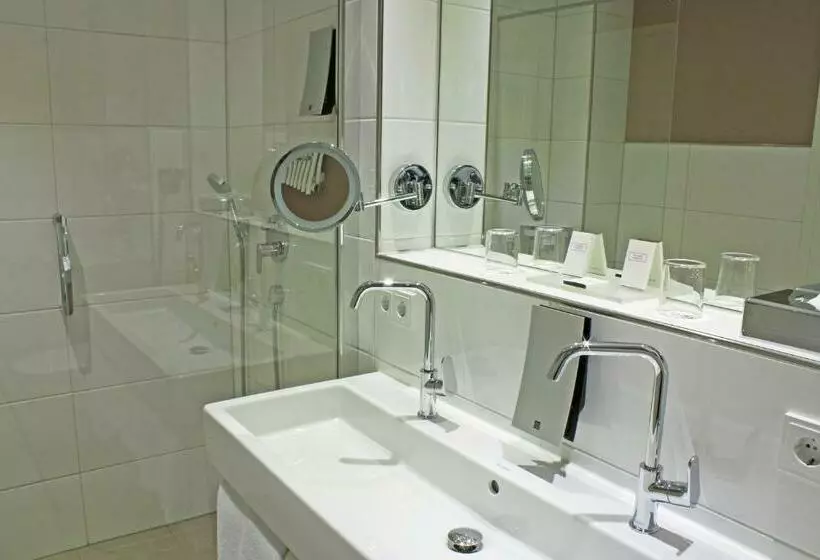 اتاق لوکس با بالکن, Bayerischer Hof