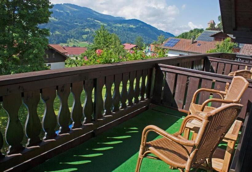 Номер Deluxe с Балконом, Bayerischer Hof