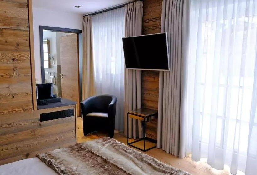 اتاق استاندارد با تراس, Bayerischer Hof