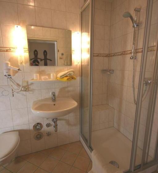 标准单人间, Cafe Schneidewind