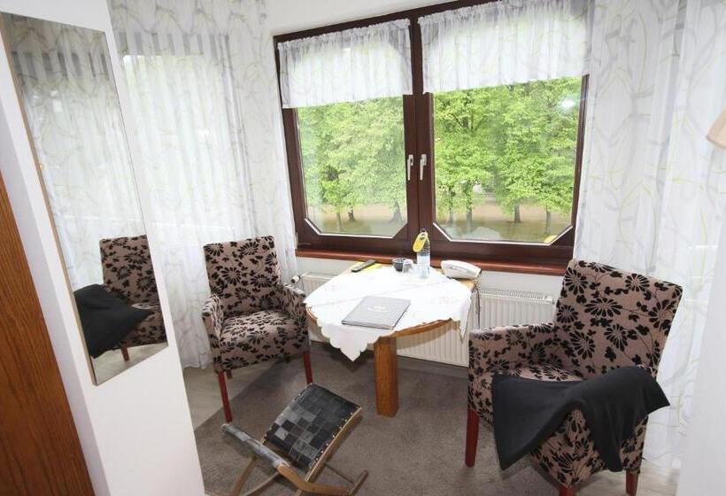 标准单人间, Cafe Schneidewind