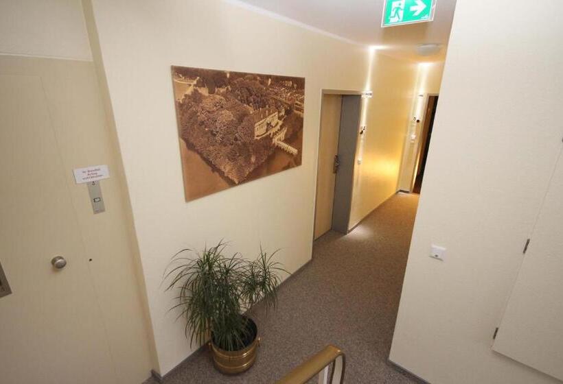 标准单人间, Cafe Schneidewind