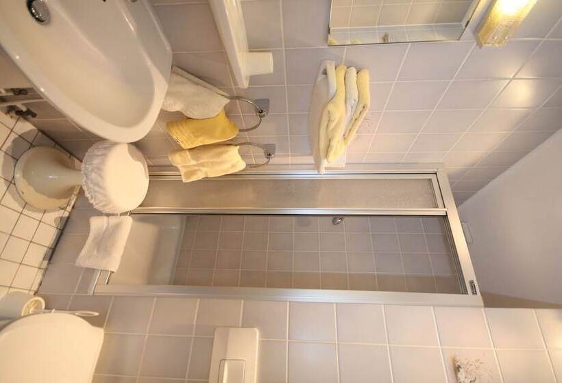 单人基本间, Cafe Schneidewind