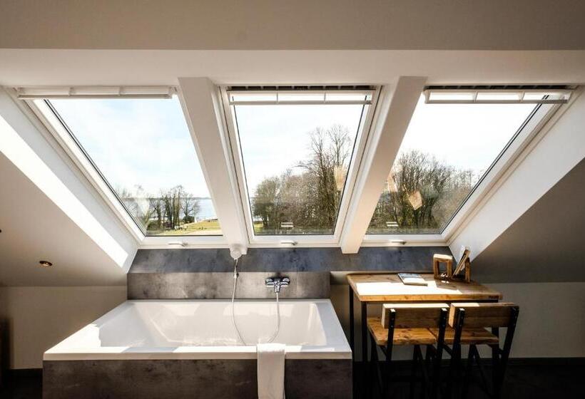 Полулюкс Вид на Море, Das 53°