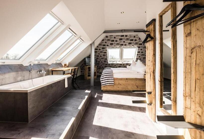 Полулюкс Вид на Море, Das 53°