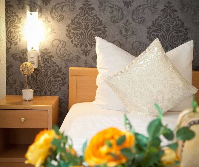 غرفة قياسية فردية, Engelbert