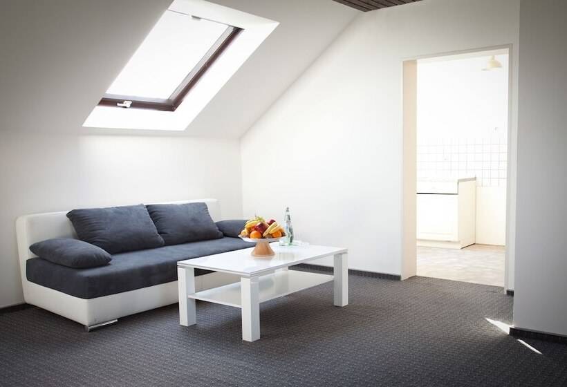 غرفة قياسية ثلاثية, Engelbert