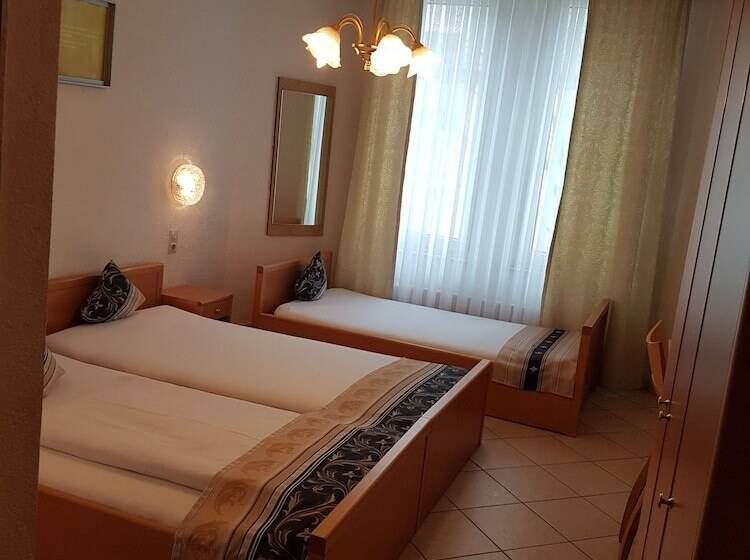 غرفة قياسية ثلاثية, Engelbert