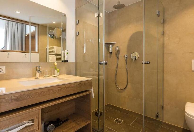 패밀리 룸, Helds Vital