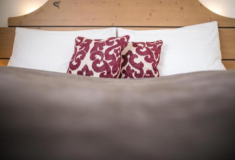 스탠다드 룸 킹사이즈 침대, Helds Vital