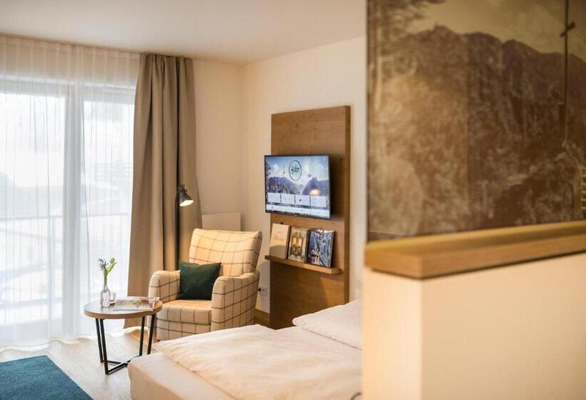 주니어 스위트, Helds Vital