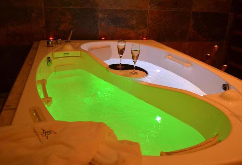 Номер Стандарт Вид на Озеро, Langenwaldsee