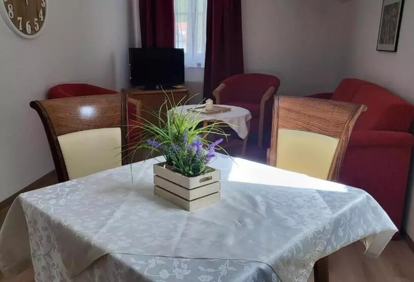 آپارتمان 2 خوابه, Pension Geiger