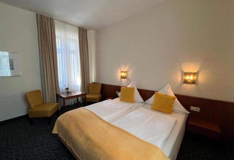 Номер Стандарт, Stadt