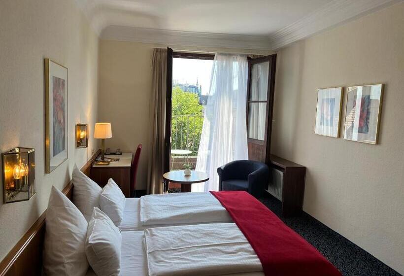 Номер Стандарт, Stadt