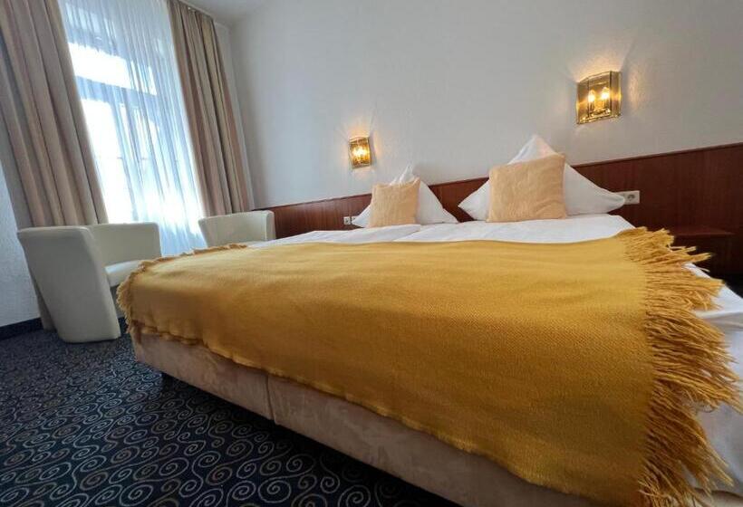 Номер Стандарт, Stadt