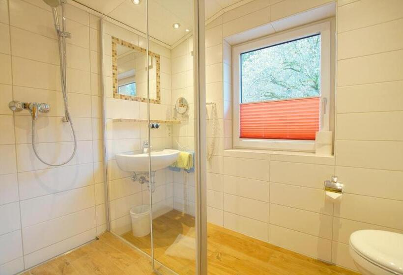 スタンダード４人部屋, Waldmann