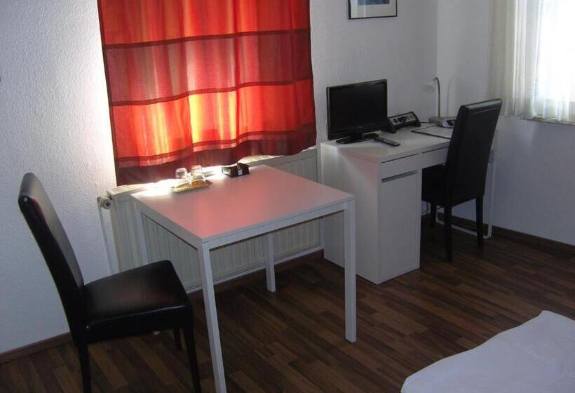 غرفة قياسية, Zum Lowen