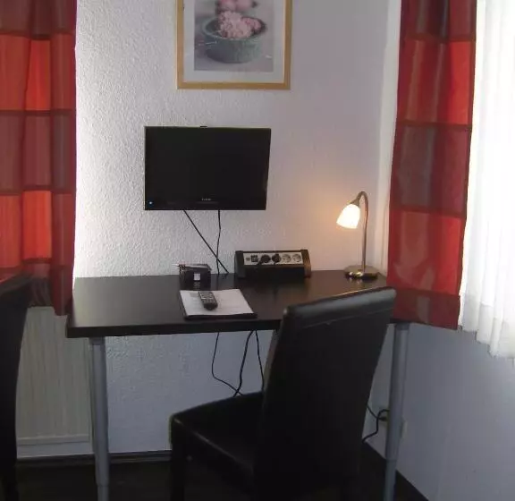 Standard Kolmen Hengen Huone, Zum Lowen