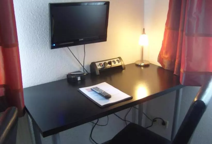 Standard Kolmen Hengen Huone, Zum Lowen