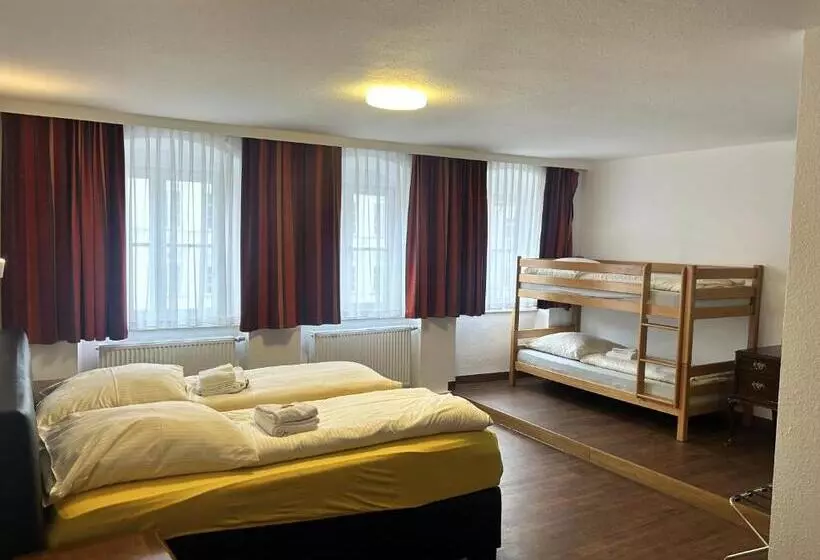 スタンダード4人部屋, Brauereigasthof Zur Münz Seit 1586