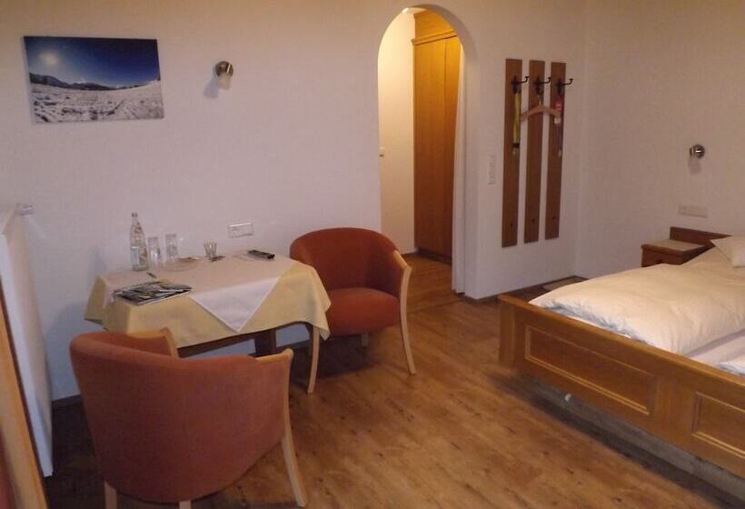 Standardrum, Gastehaus Flora