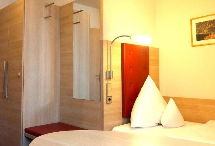 Quarto Estandar Individual, Schwanen