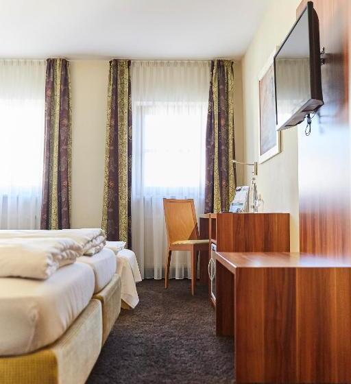 디럭스 트리플 룸, Restaurant Erber