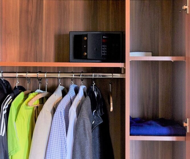 컴포트 룸, Restaurant Erber