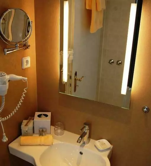 Standard Yhden Hengen Huone, City Hotel Am Wasserturm Halle