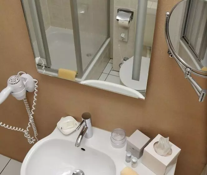 Standard Yhden Hengen Huone, City Hotel Am Wasserturm Halle