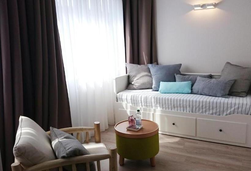 Четырехместный номер Премиум, Frühstückshotel Fürstenwerth