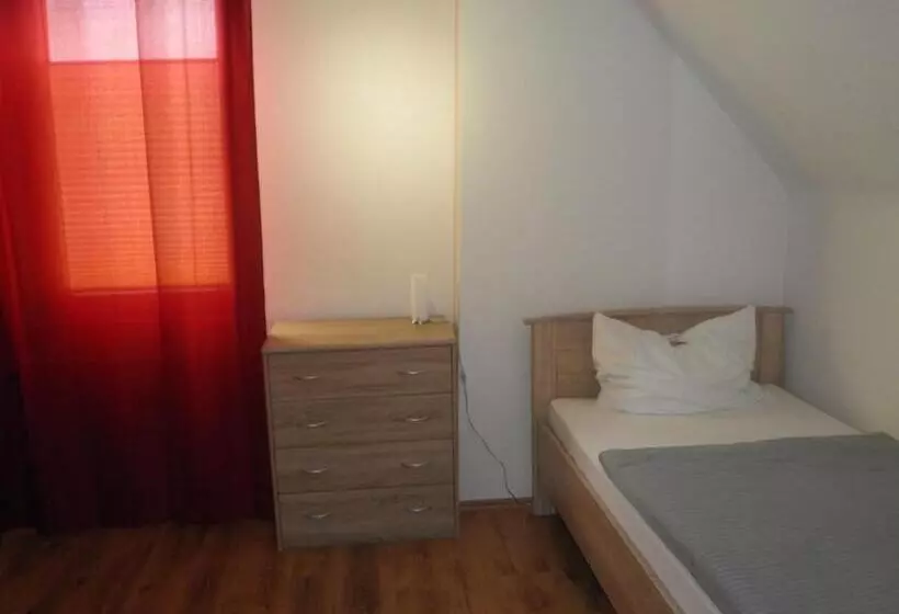 Standard Yhden Hengen Huone, Bennetts Restaurant Und