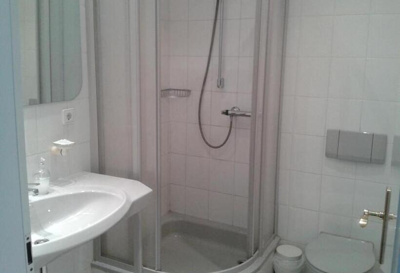 Номер Стандарт, Bennetts Restaurant Und