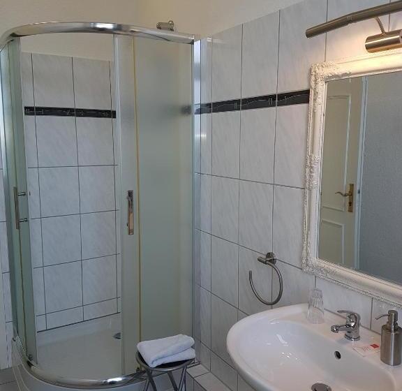 Номер Стандарт, Bennetts Restaurant Und