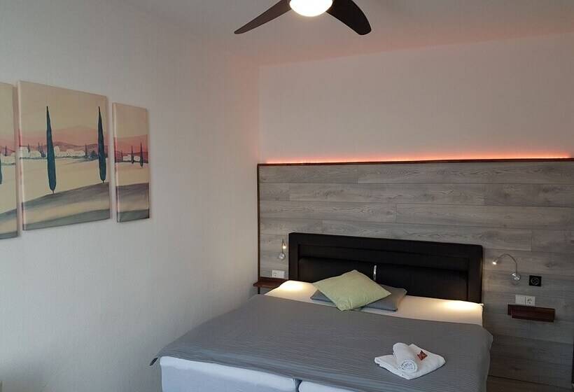 Номер Комфорт, Bennetts Restaurant Und