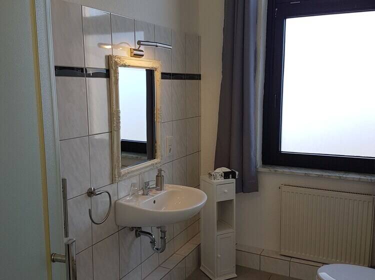 Номер Стандарт, Bennetts Restaurant Und