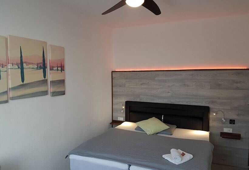 Номер Комфорт, Bennetts Restaurant Und