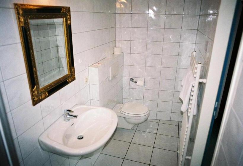 اتاق استاندارد یک نفره, Mahlzeit   Hotel Brauhaus Weyhausen   Keramikstudio