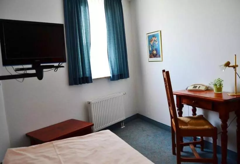 Standard Yhden Hengen Huone, Mahlzeit   Hotel Brauhaus Weyhausen   Keramikstudio