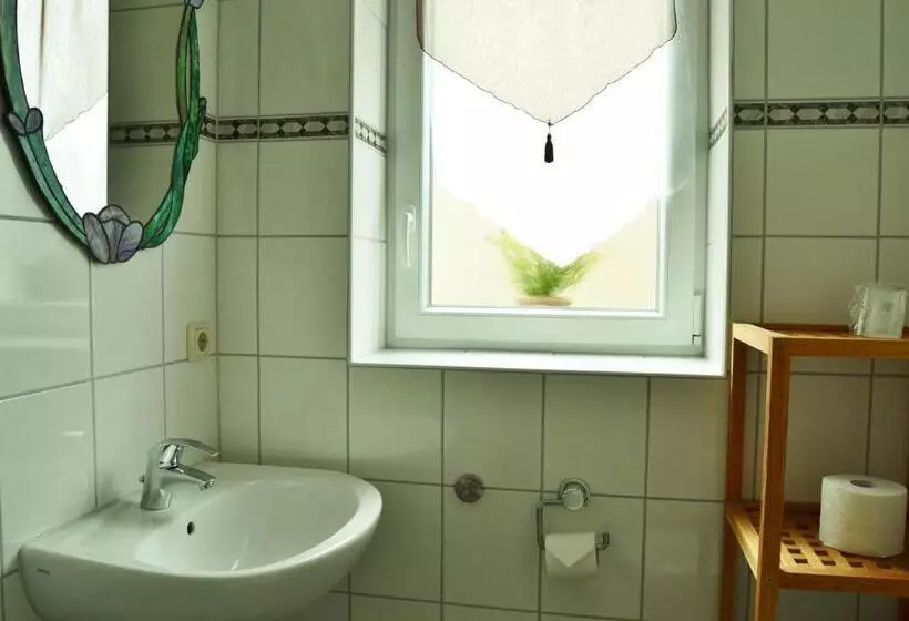 Huoneisto 1 Makuuhuone, Mahlzeit   Hotel Brauhaus Weyhausen   Keramikstudio
