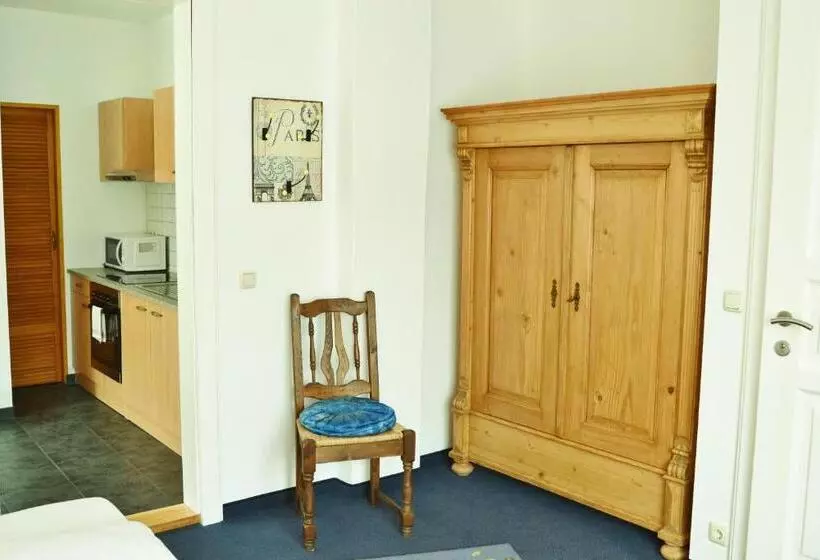Huoneisto 1 Makuuhuone, Mahlzeit   Hotel Brauhaus Weyhausen   Keramikstudio