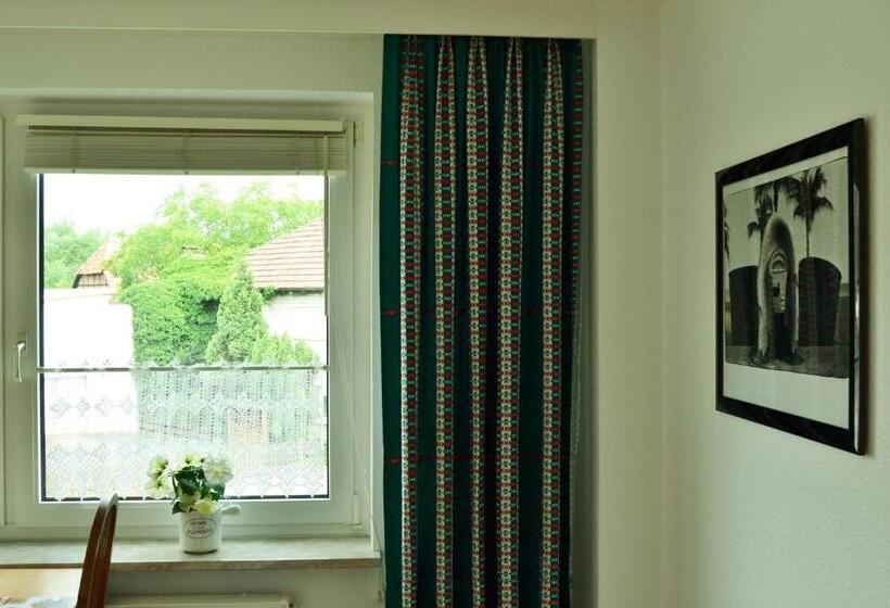 آپارتمان 1 خوابه, Mahlzeit   Hotel Brauhaus Weyhausen   Keramikstudio