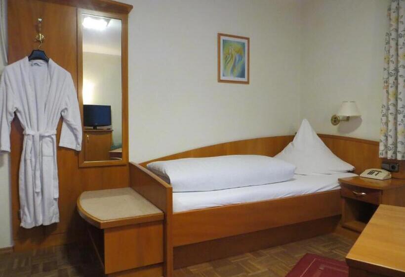 标准单人间, Cebulj