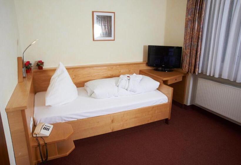 标准单人间, Cebulj